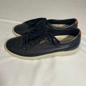 Ecco Soft 7 Womens Size 9.5 Black Leather Sneakers Classic Lace-Up Design